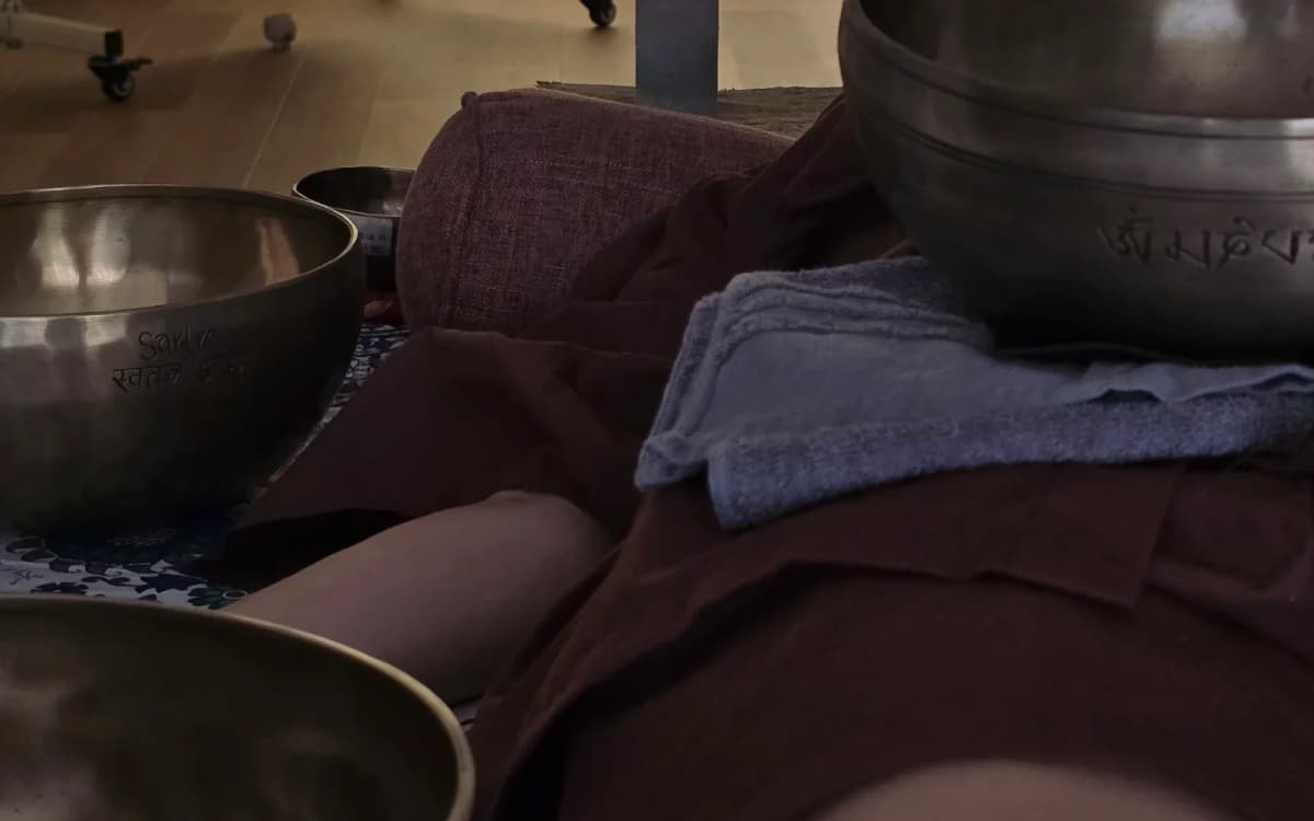 做完頌缽想哭是正常的嗎?八種常見反應,以及它們在問你的事